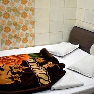 Deluxe three bed air cooled room